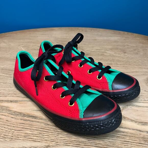 NWOT Converse Kid’s Chuck Taylor All Star Low Sneakers Green Red Black Size 2 - Picture 1 of 8